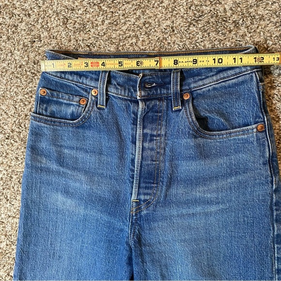 Levi's Premium Ribcage Straight Jeans in Size 25 - Picture 12 of 15